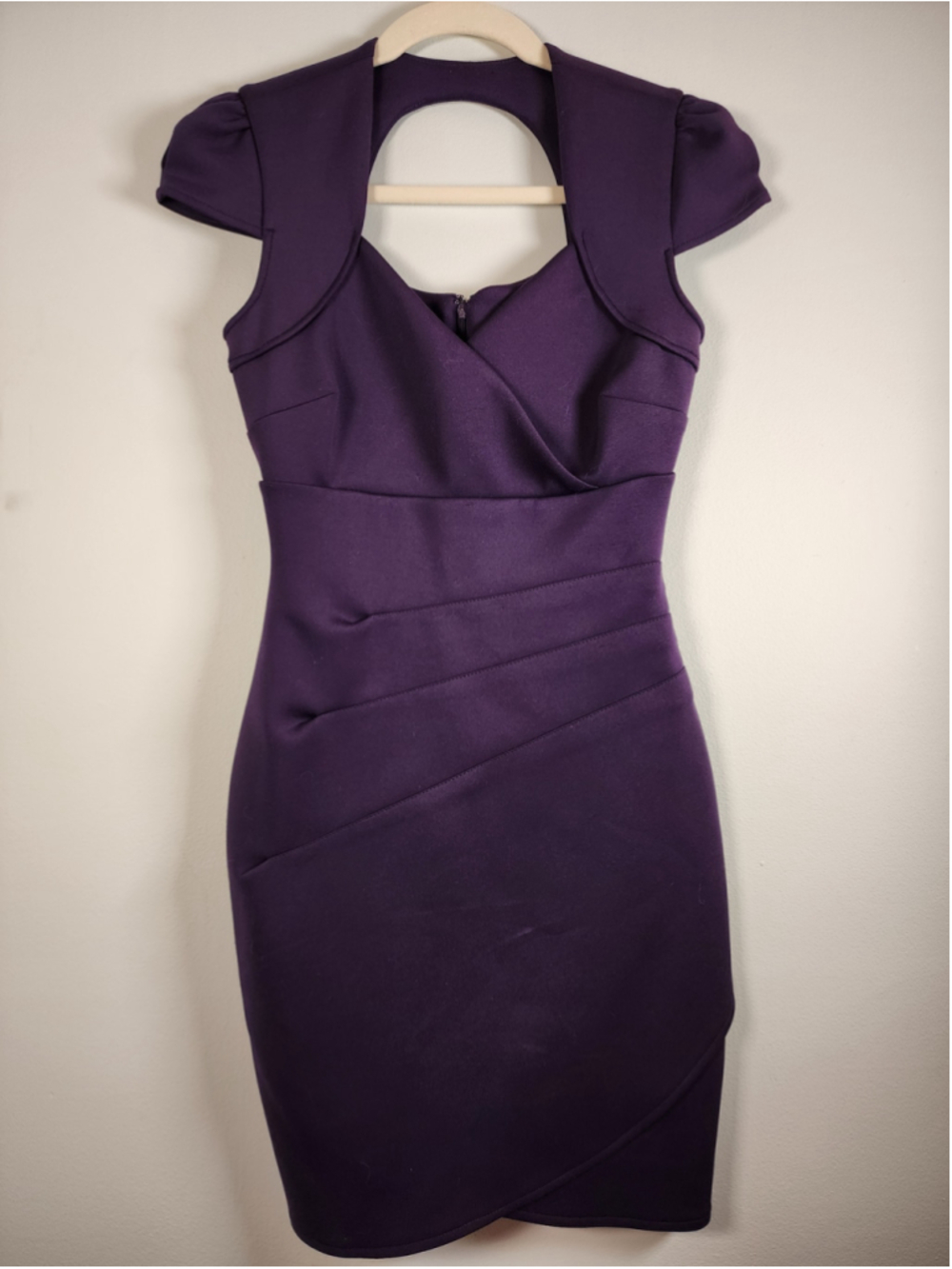 GUESS Anya Scuba Bodycon Dress Size 0 Aubergine Purple Cap Sleeve NWOT